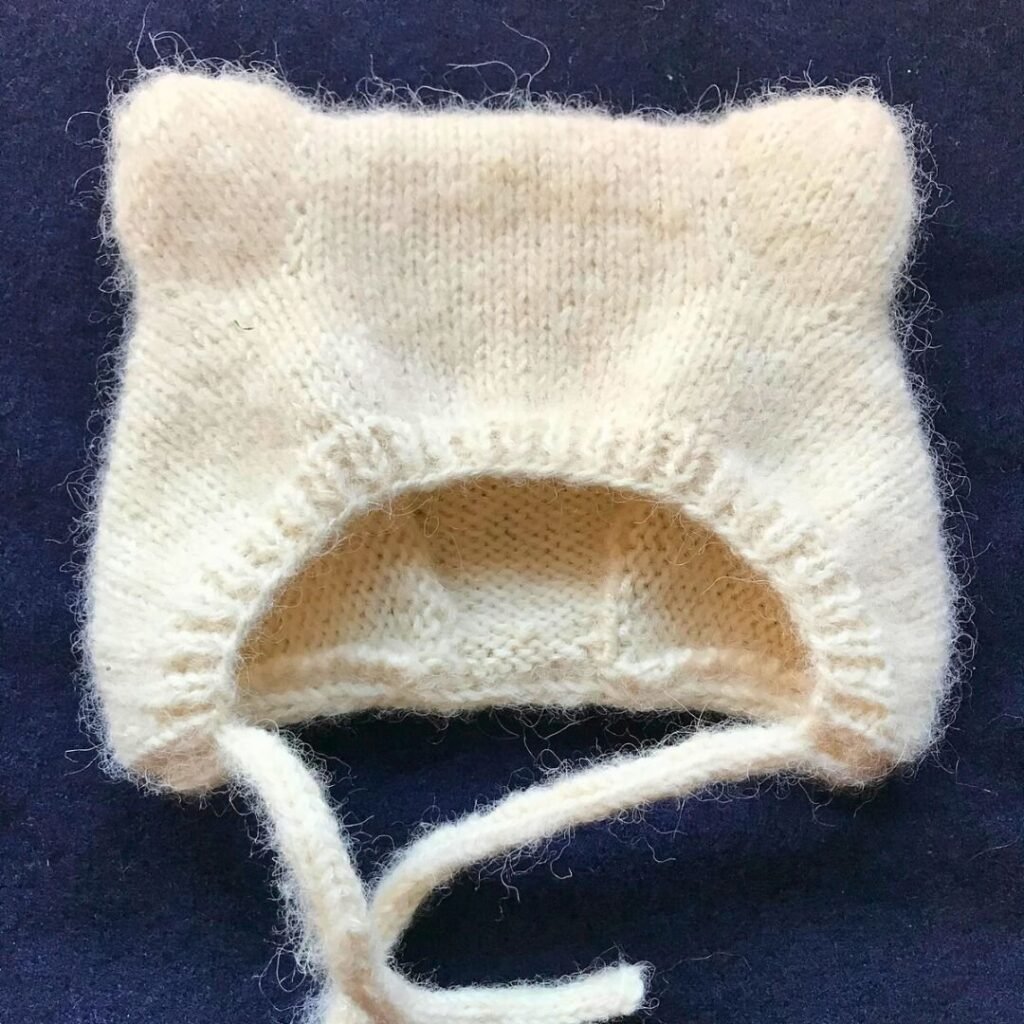 Gorro para bebé tejido a 2 agujas